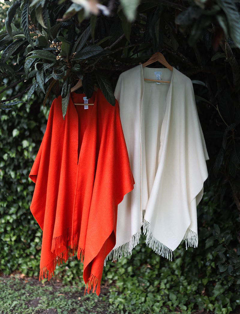 Composición de ponchos clásicos peruanos de baby alpaca