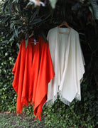 Composición de ponchos clásicos peruanos de baby alpaca